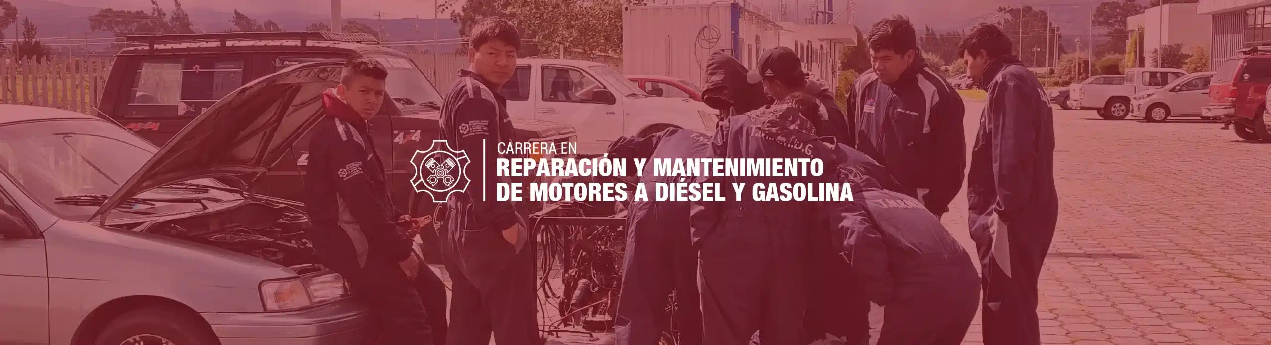 Imágen de estudiantes de la carrera de Mantenimiento y Reparación de Motores a Díesel y Gasolina