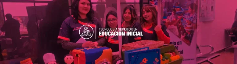 Imagen de un grupo de estudiantes de la carrera de educación inicial